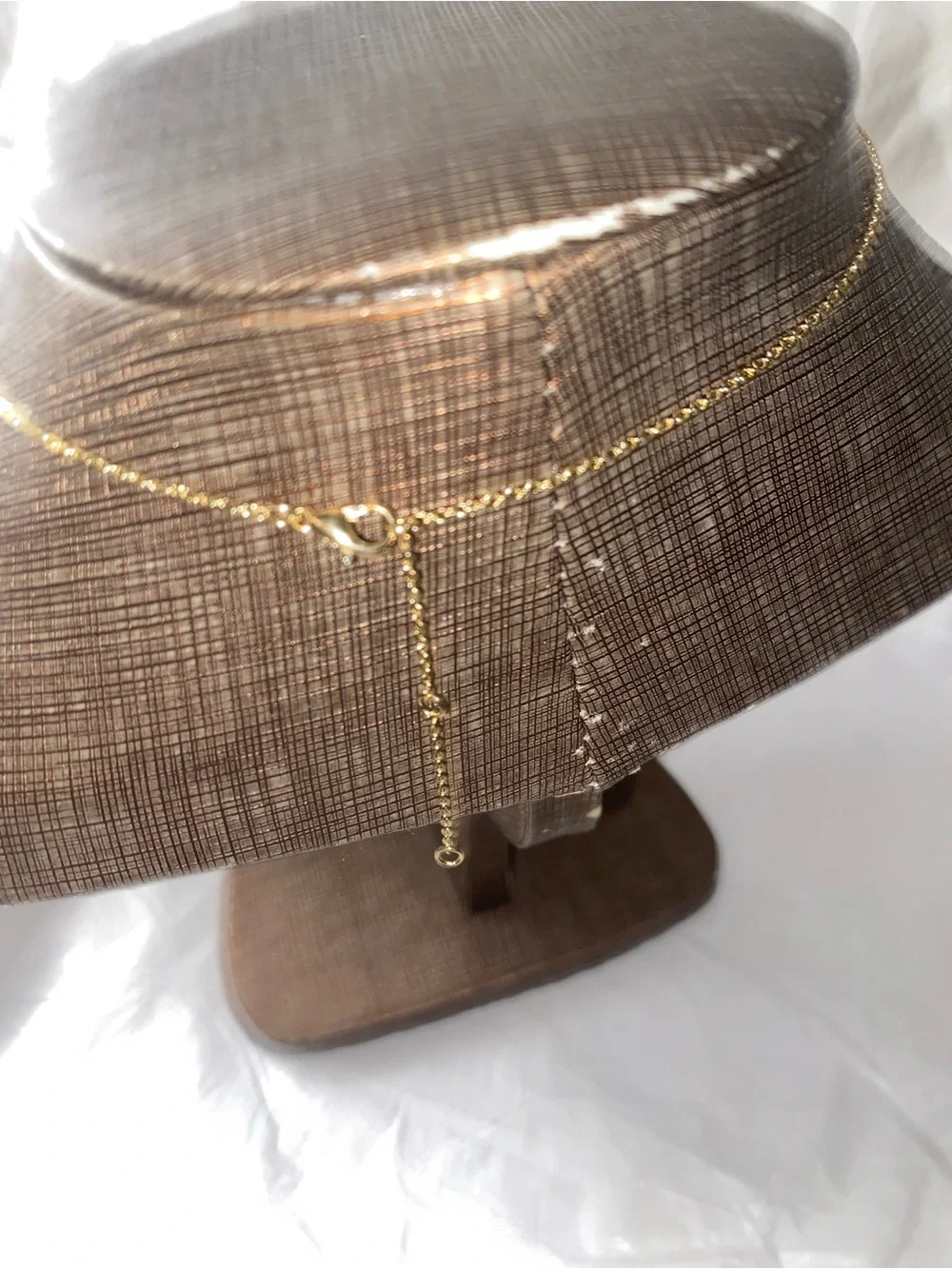 Crystal kingdom delicate gold